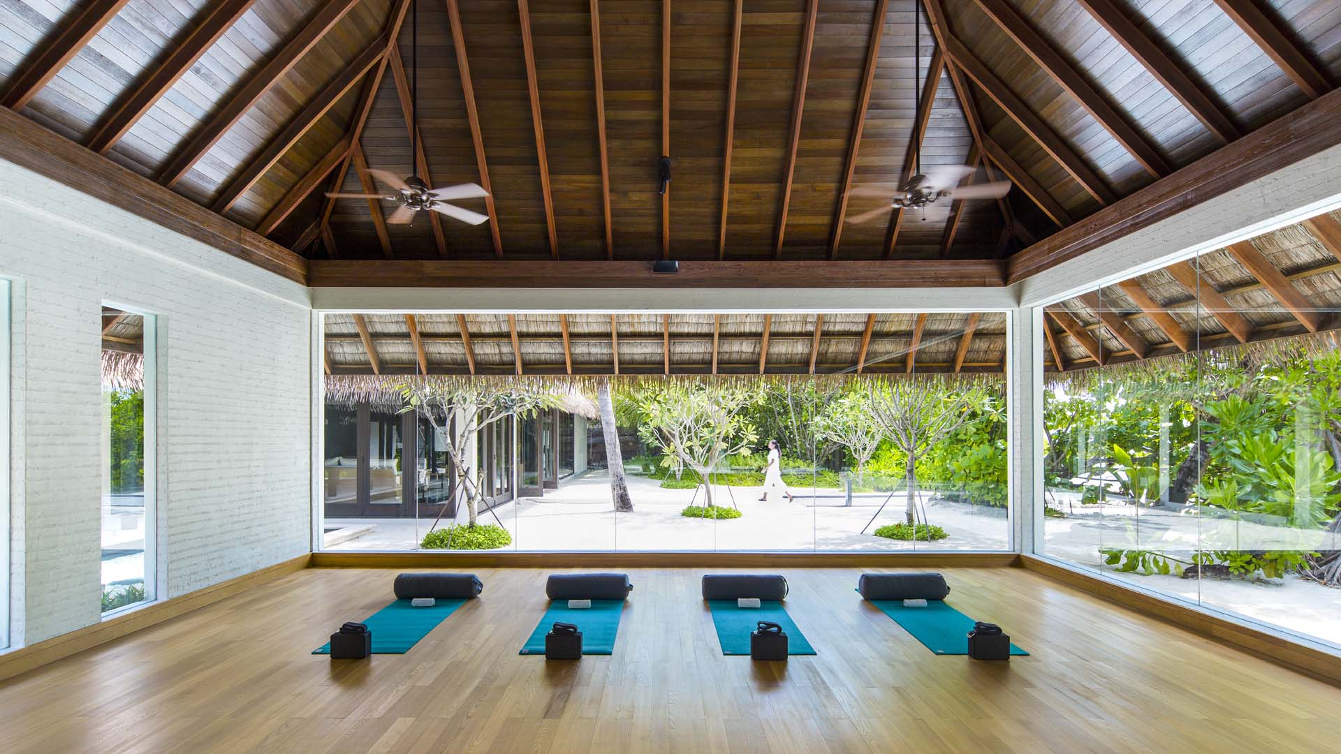 FAC7-COMO-Maalifushi-Maldives-Yoga_Studio.jpg