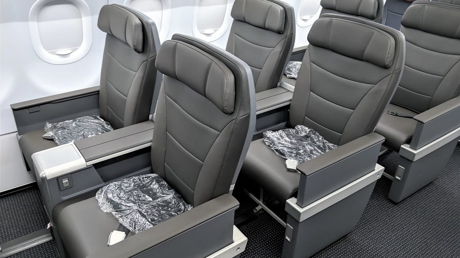 Airline review Short- & Medium-haul - American Airlines - 1