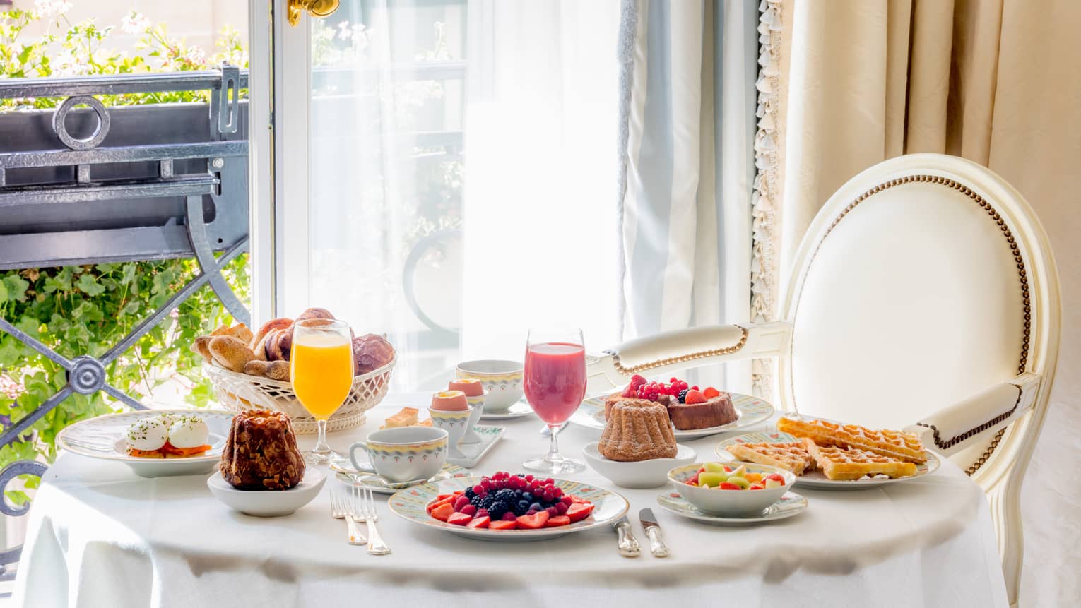 Hotel review Restaurants & Bars' - Four Seasons Hotel George V Paris - 5