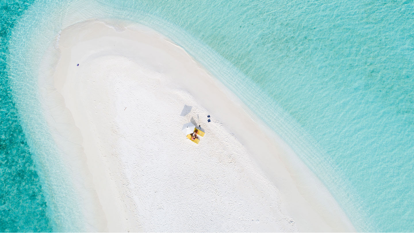 FAC2-Waldorf_Astoria_Maldives_Sandbank_Experience-2.jpg
