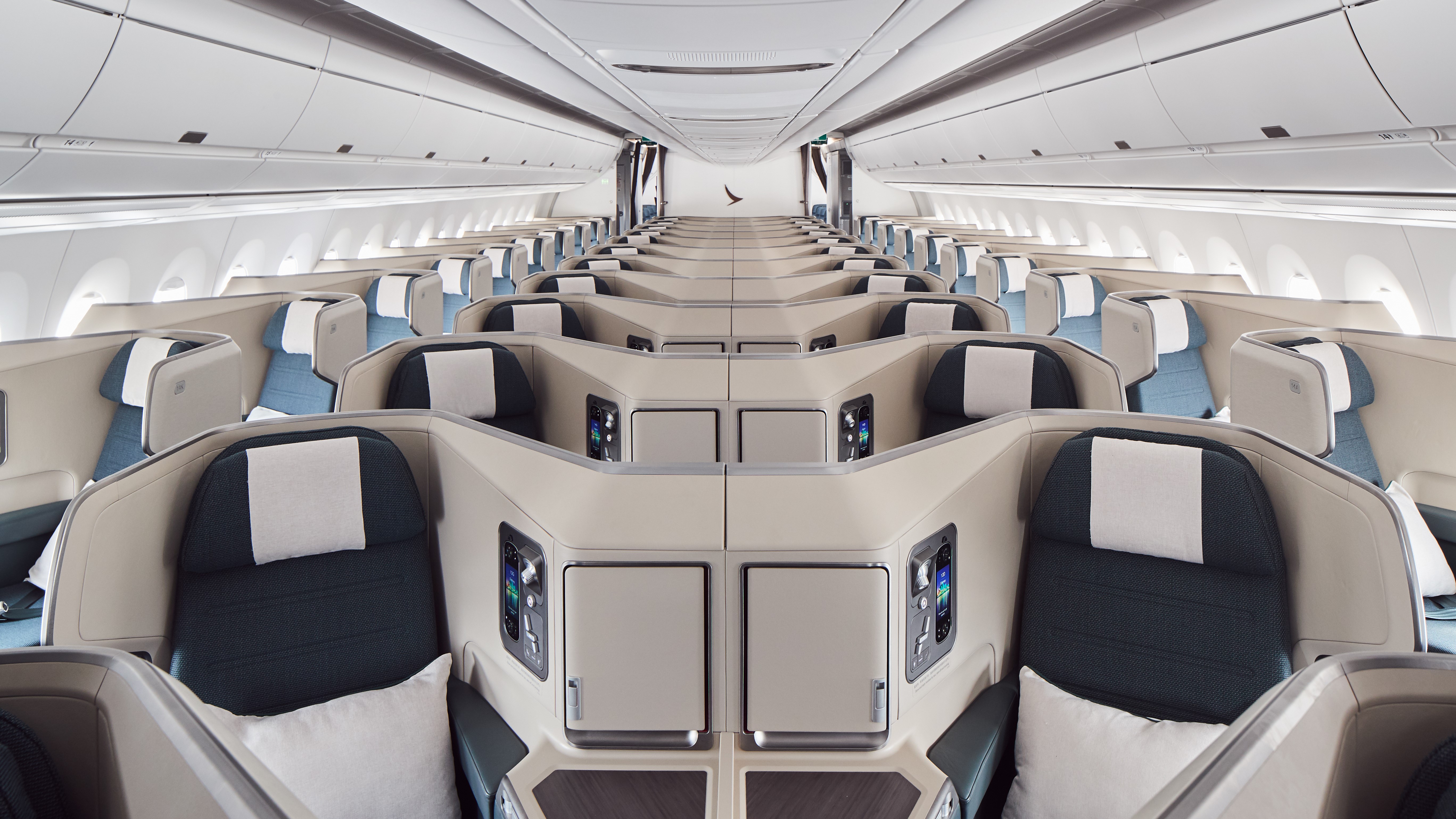 Airline review Cabin & Seat - Cathay Pacific - 1