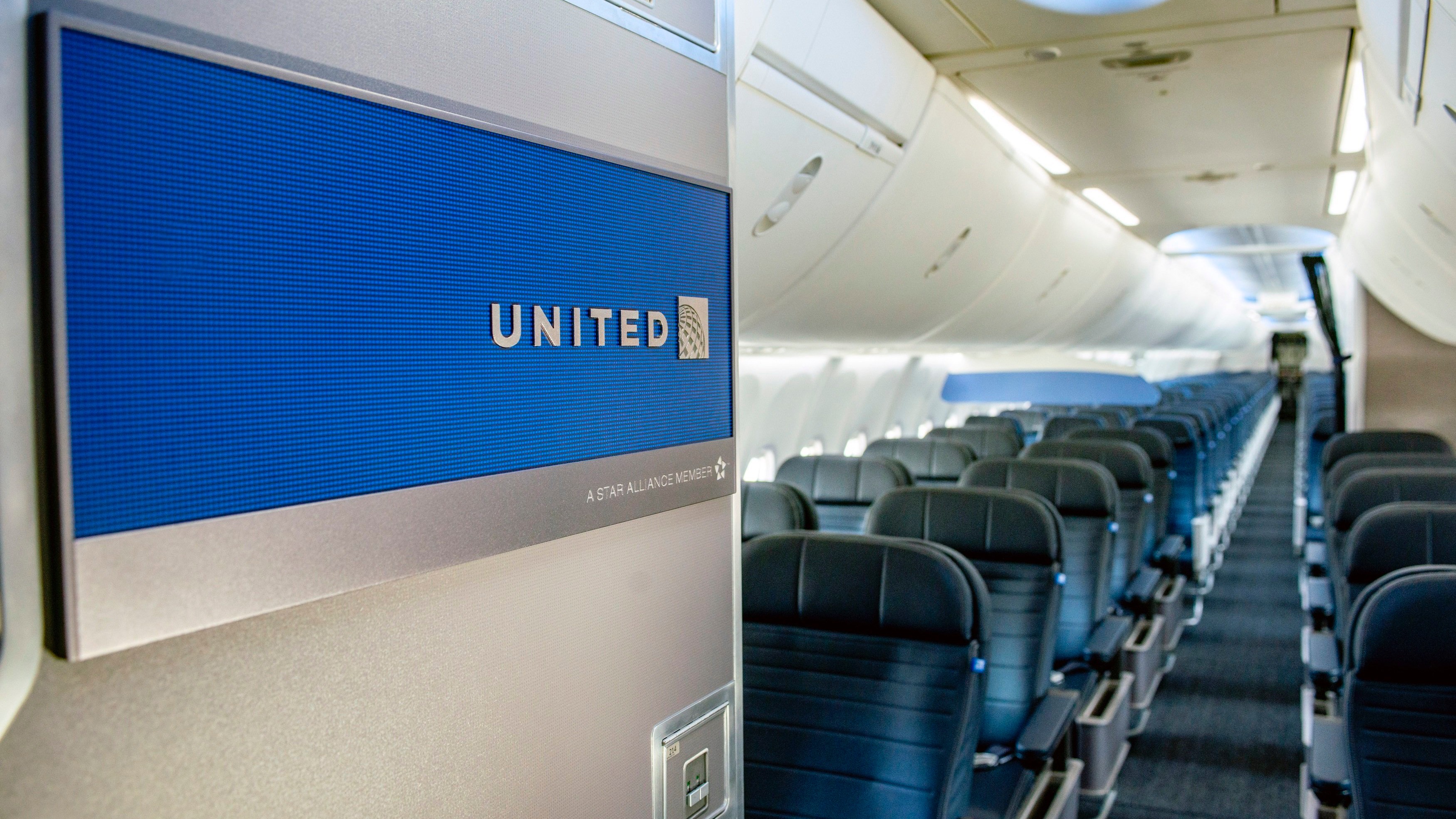 Airline review Short- & Medium-haul - United Airlines - 0