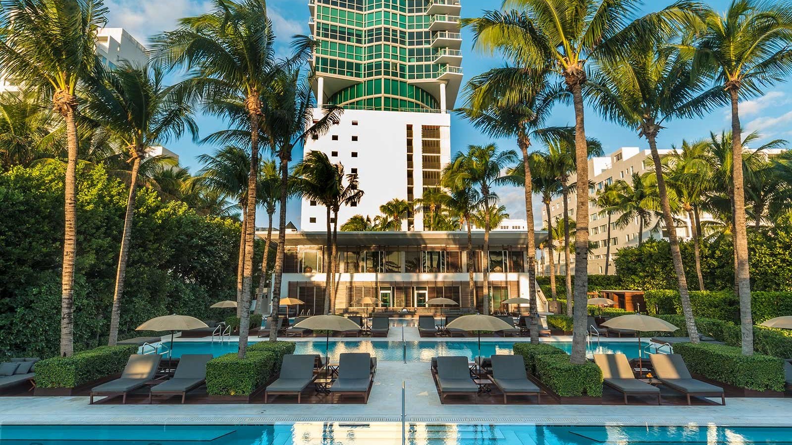 Private pool area with palm trees belonging to the exclusive The Setail, Miami Beach