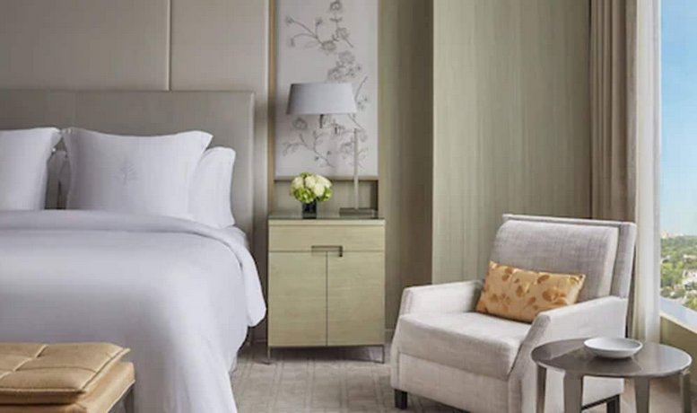 Verified hotel review - Four Seasons Hotel Toronto at Yorkville - 49