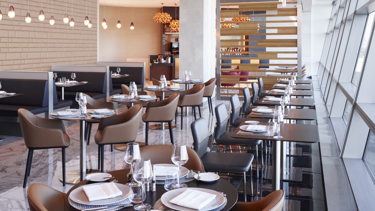 Airline review Airport experience - American Airlines - 0