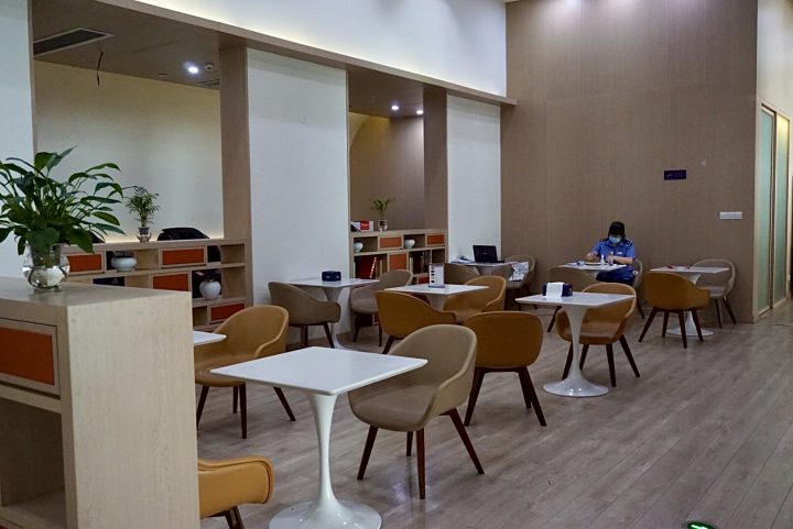 Trains Reviews - Business Class on a high-speed train in China