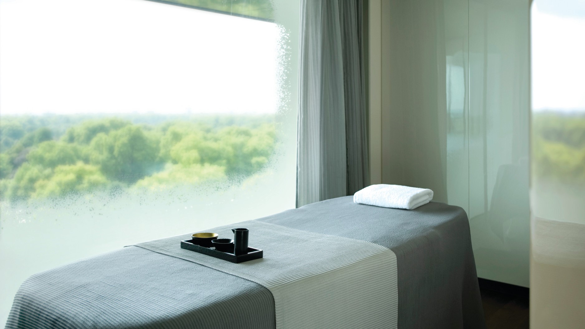 Hotel review Service & Facilities' - Four Seasons Hotel London at Park Lane - 2