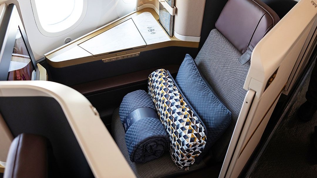 Etihad unveils Boeing 787 Business Class Suite image