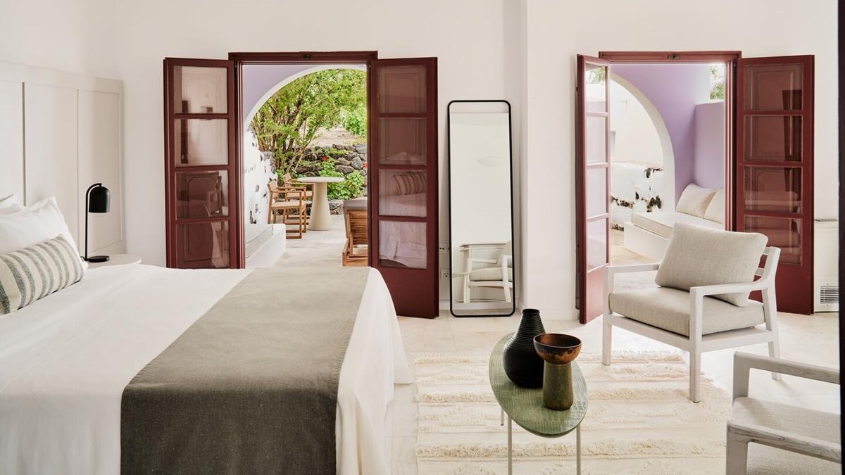 Hotels Toplists - 10 Best Luxury Hotels in Santorini