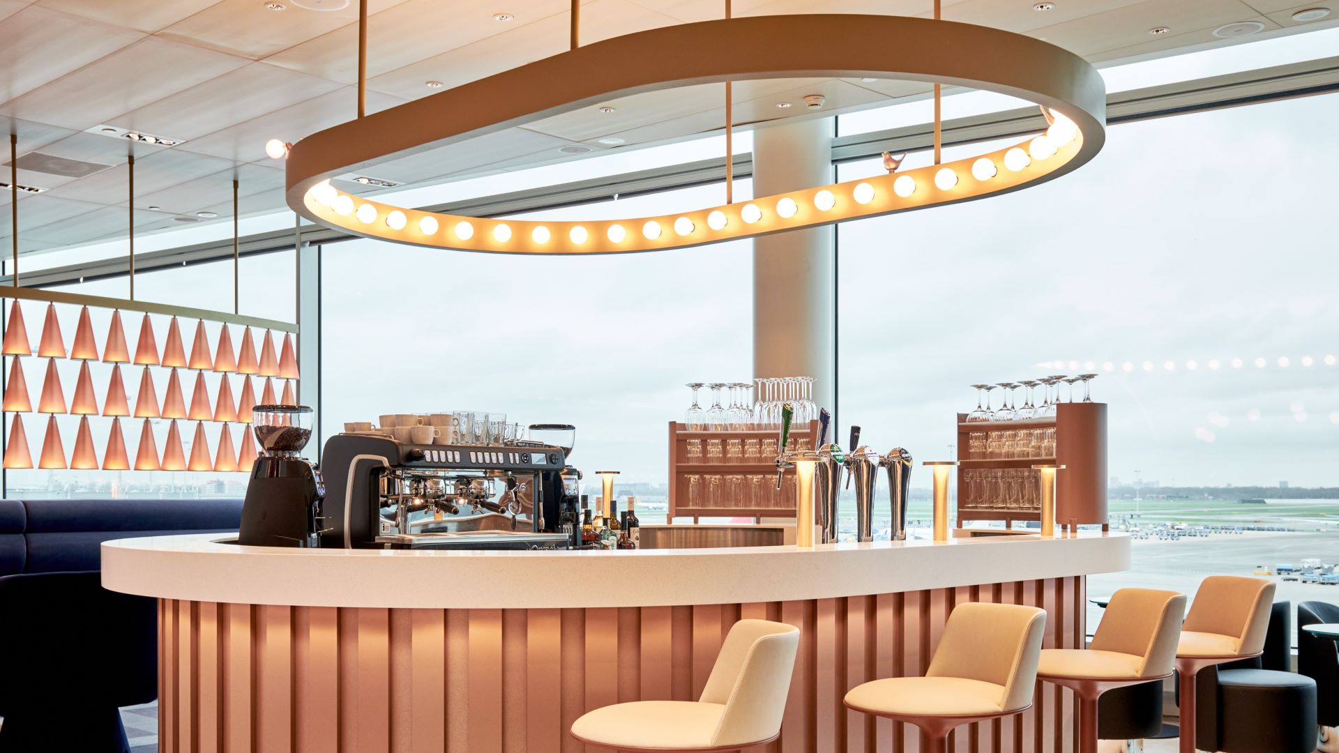Airports News - oneworld opens lounge in Amsterdam's Schiphol Airport