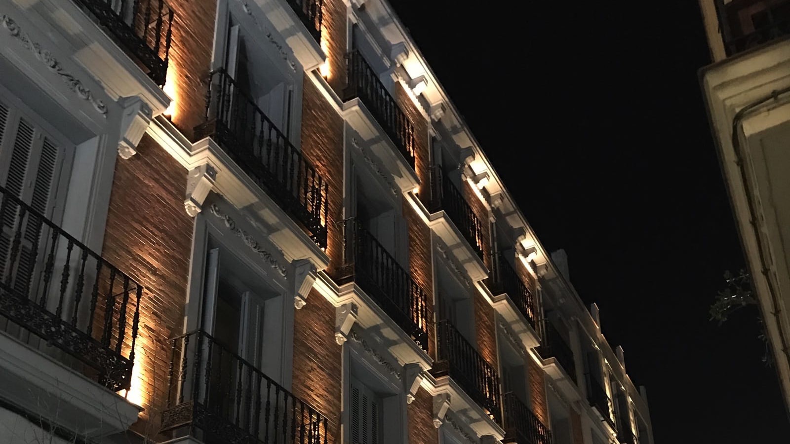 Outside the Gran Hotel Inglesin Madrid at night time