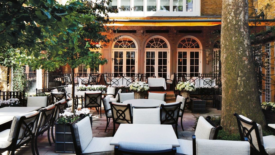 Outdoor resturant at the Beaumont london