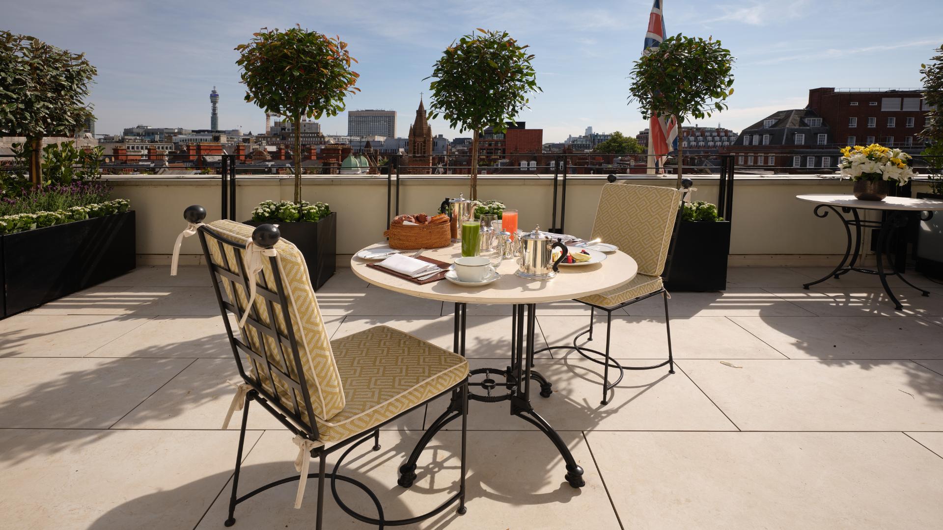 Hotel review Location' - The Beaumont Hotel - 3