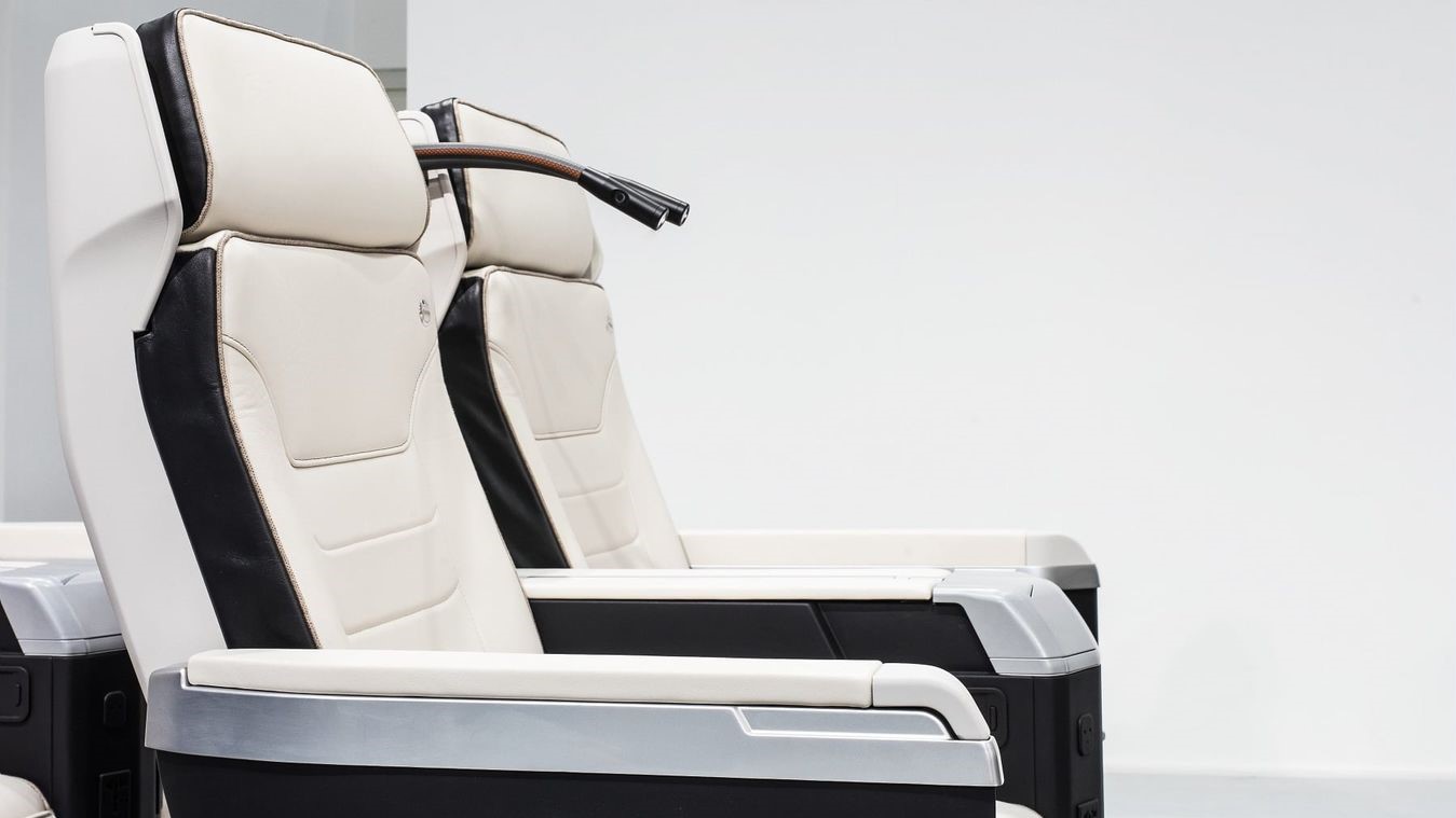 Airlines Articles - Breeze Airways showcases its Airbus A220 premium cabin