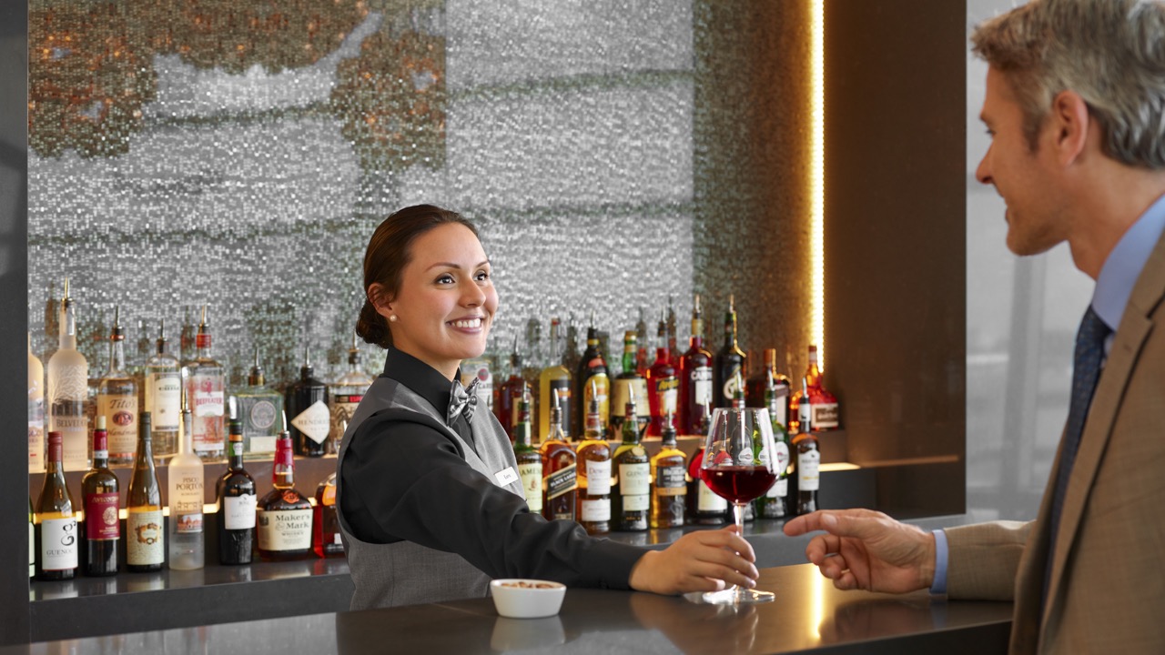 Airline review Airport experience - American Airlines - 1