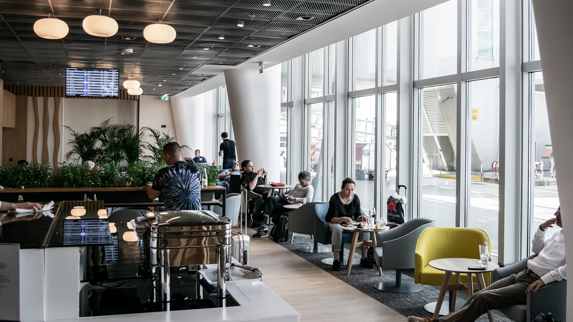 Airline review Airport experience - LOT - Polish Airlines - 2