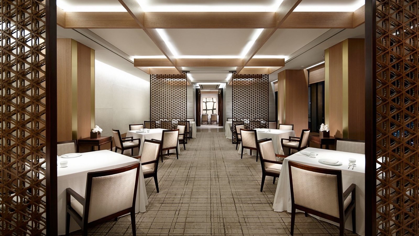 dining area of La Yeon by Chef Kim Sung Il