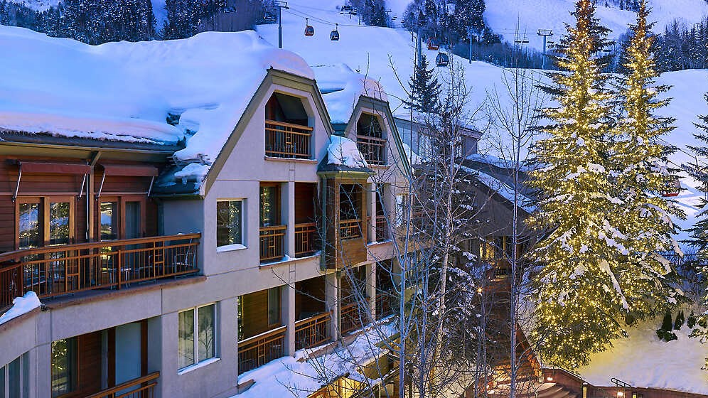Hotels Toplists - 8 Best Luxury Ski Resorts in the World