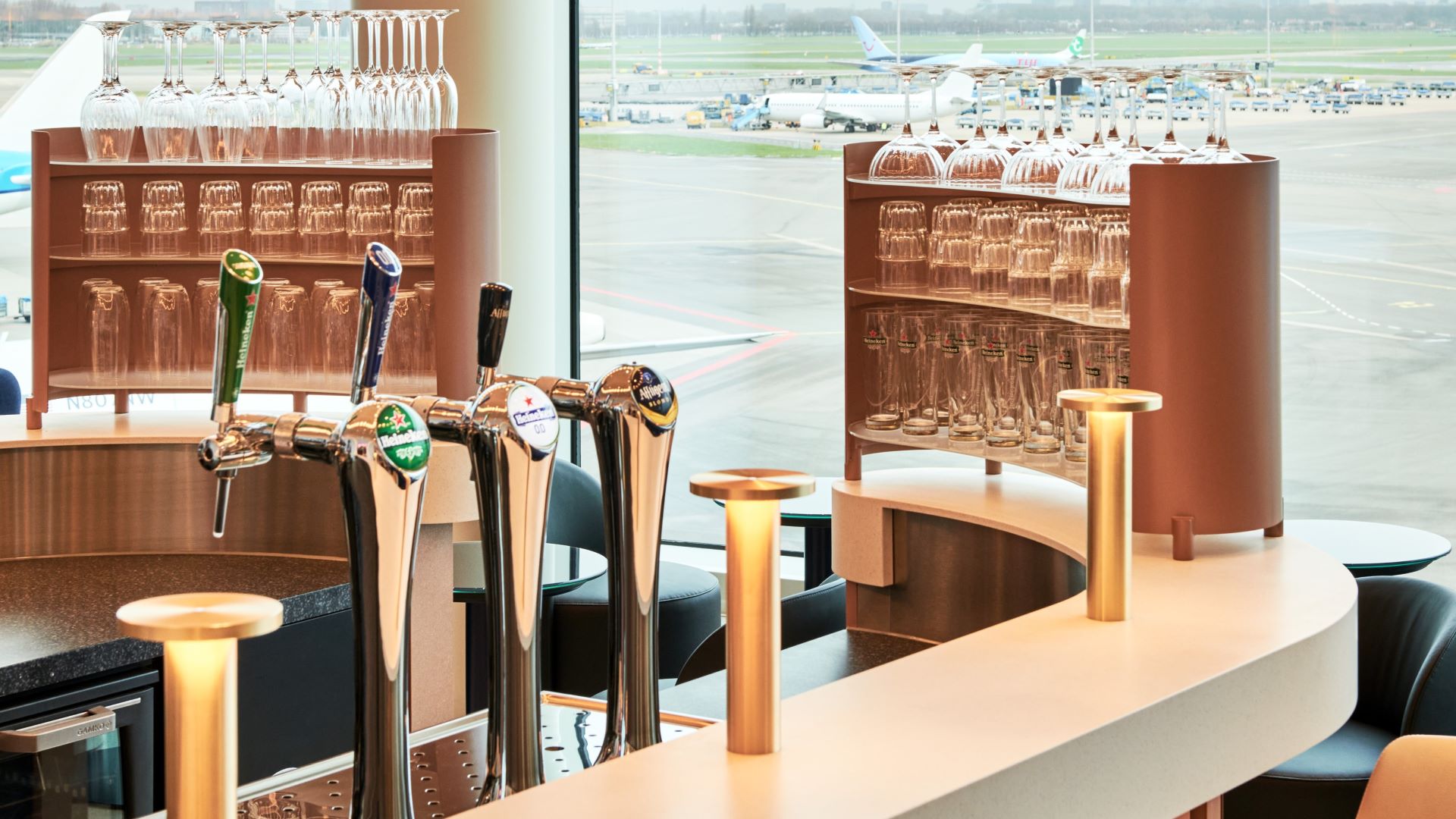 Airports News - oneworld opens lounge in Amsterdam's Schiphol Airport