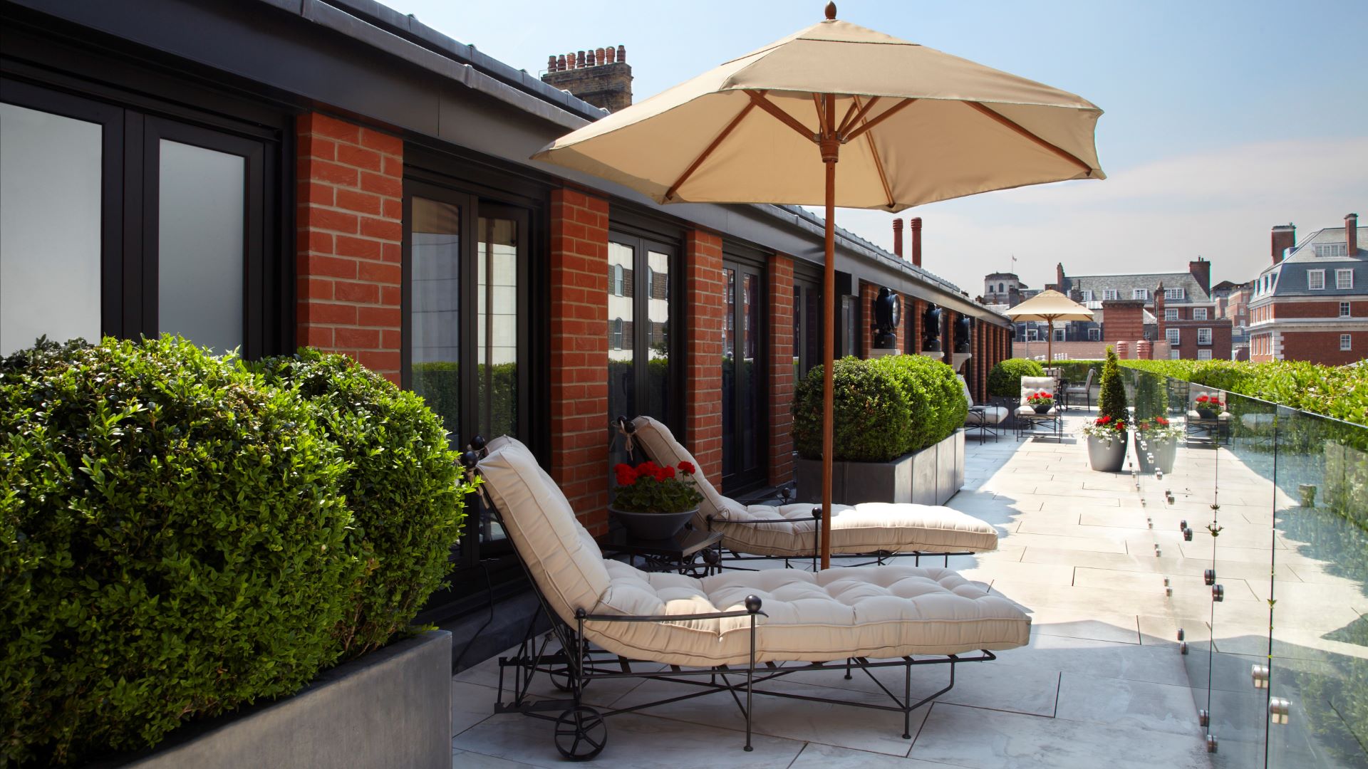 Hotel review Location' - The Connaught - 1