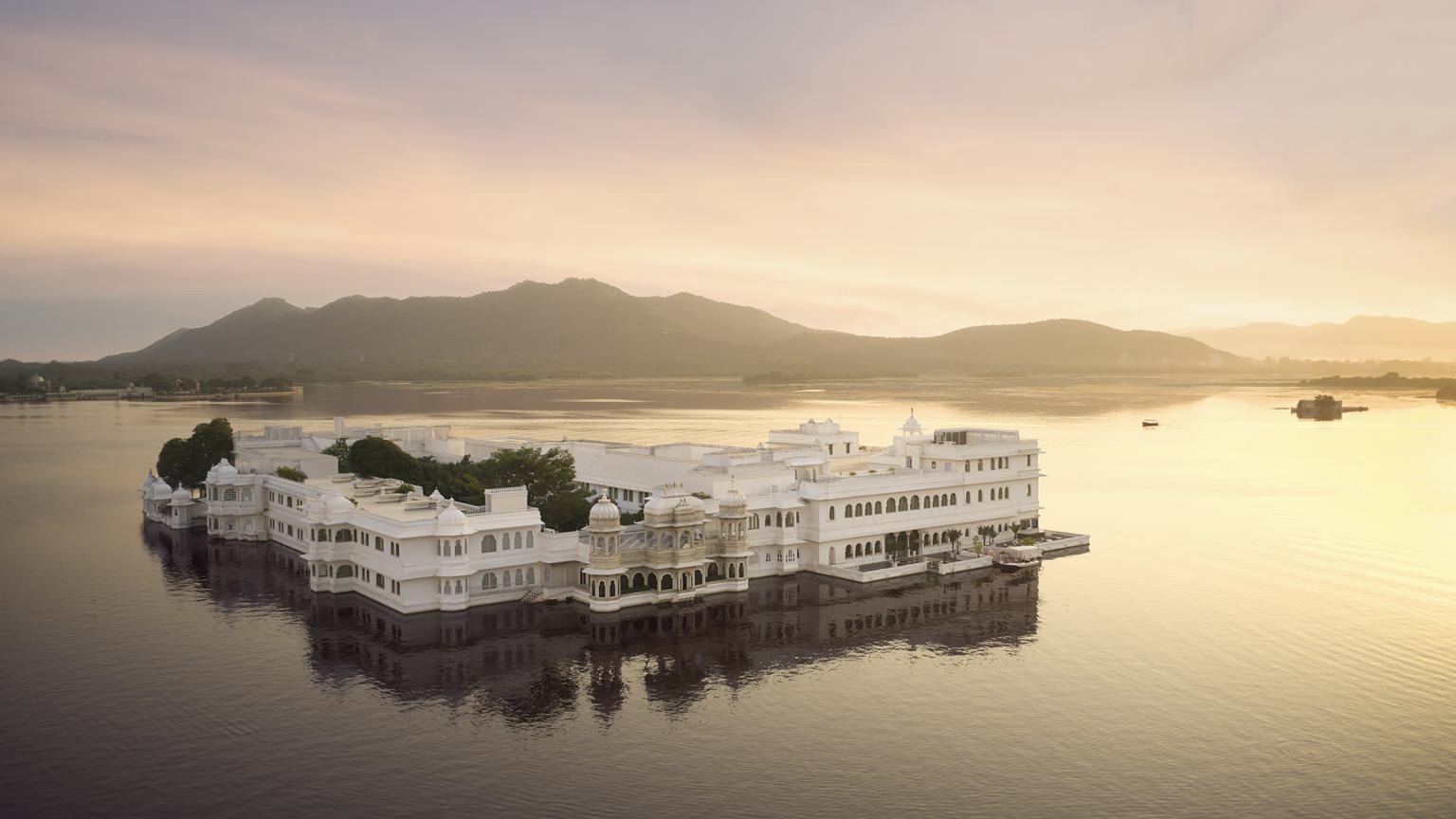 Bird view of Taj Lake Palace in Udaipur at day time