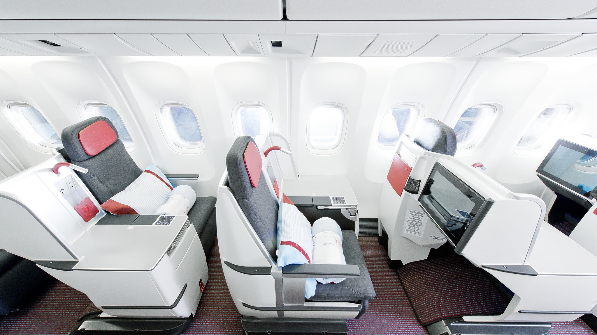 Airline review Cabin & Seat - Austrian Airlines - 1