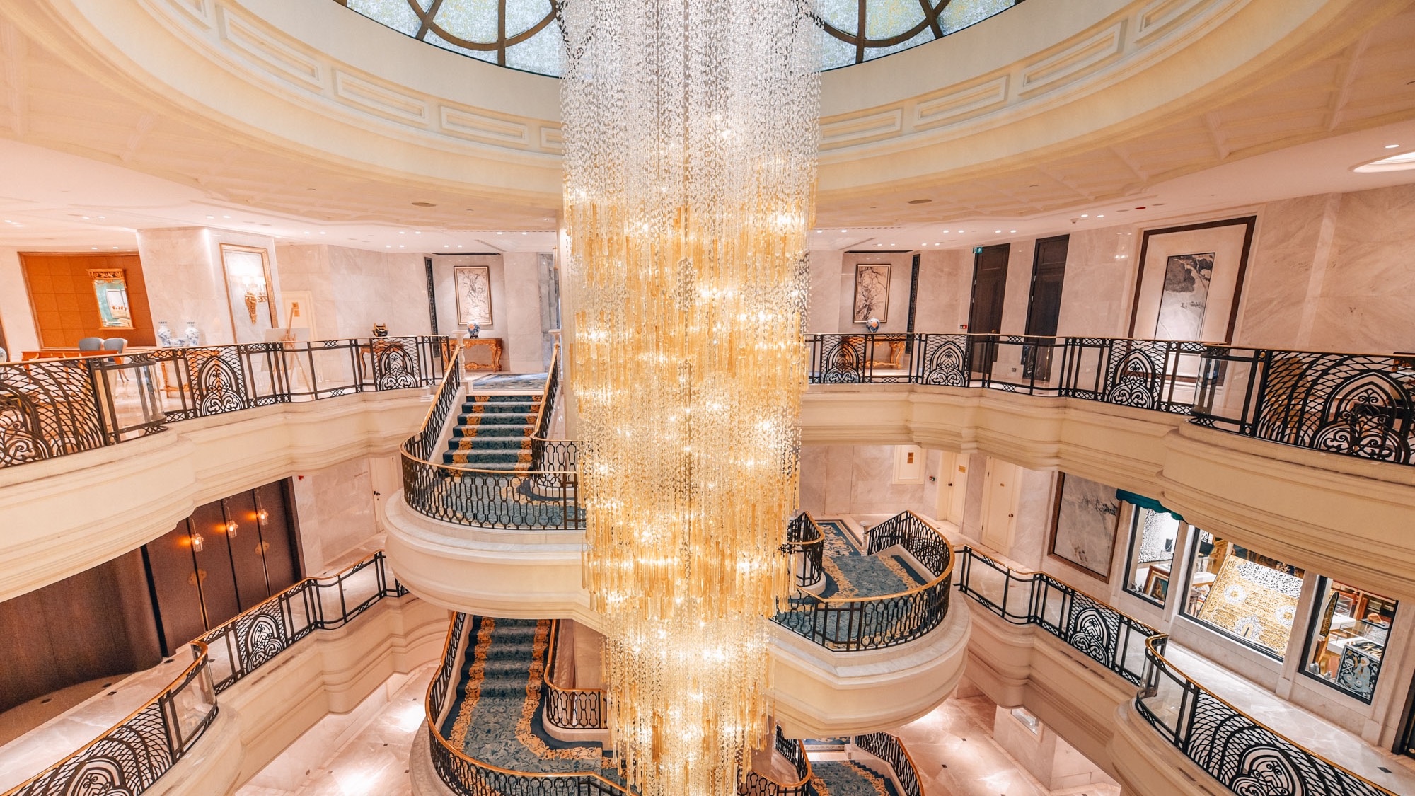 The elegant staircase with a class and livley design of The Serene Shangri-La Bosphorus 