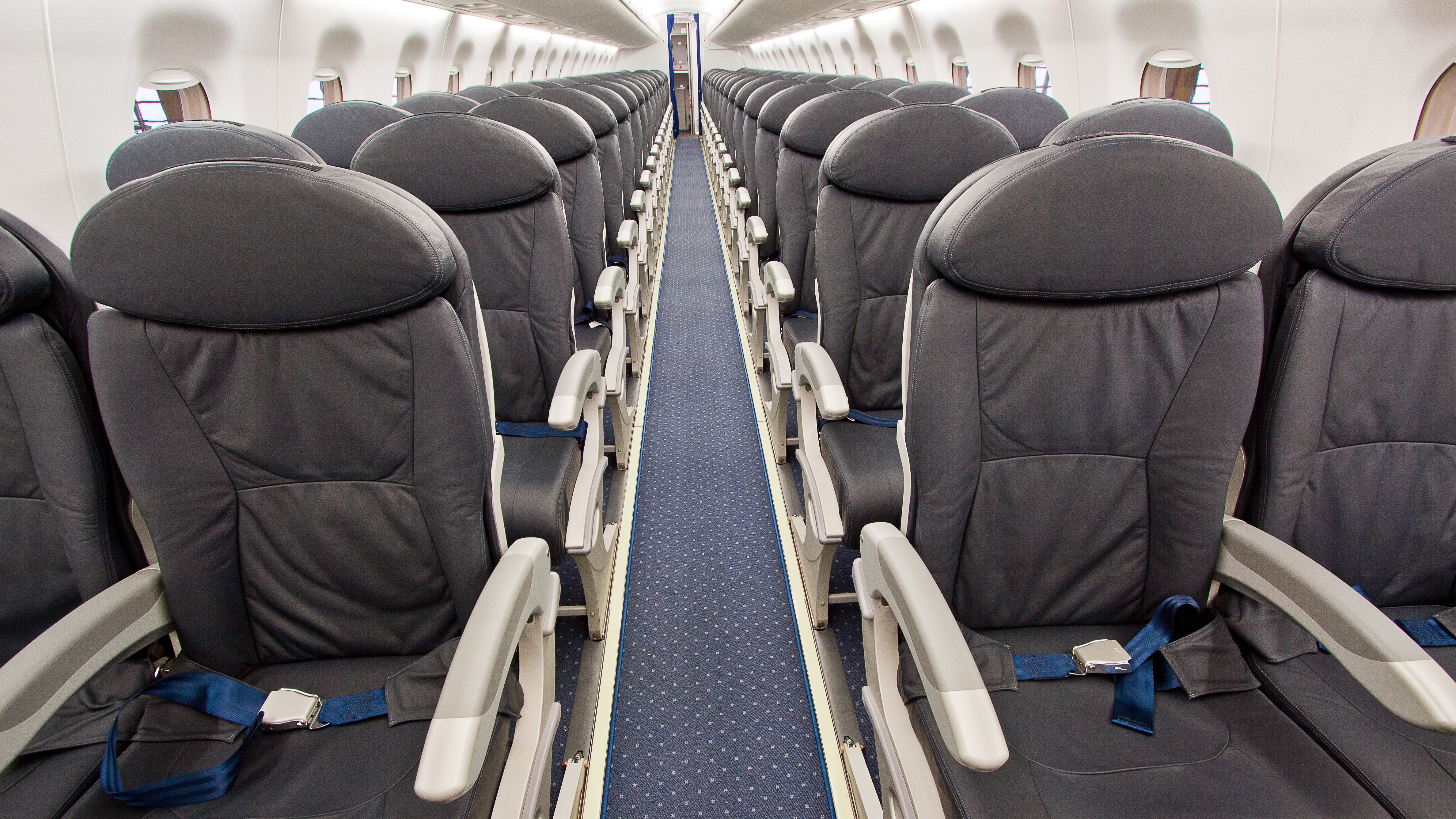 Airline review Short- & Medium-haul - LOT - Polish Airlines - 2