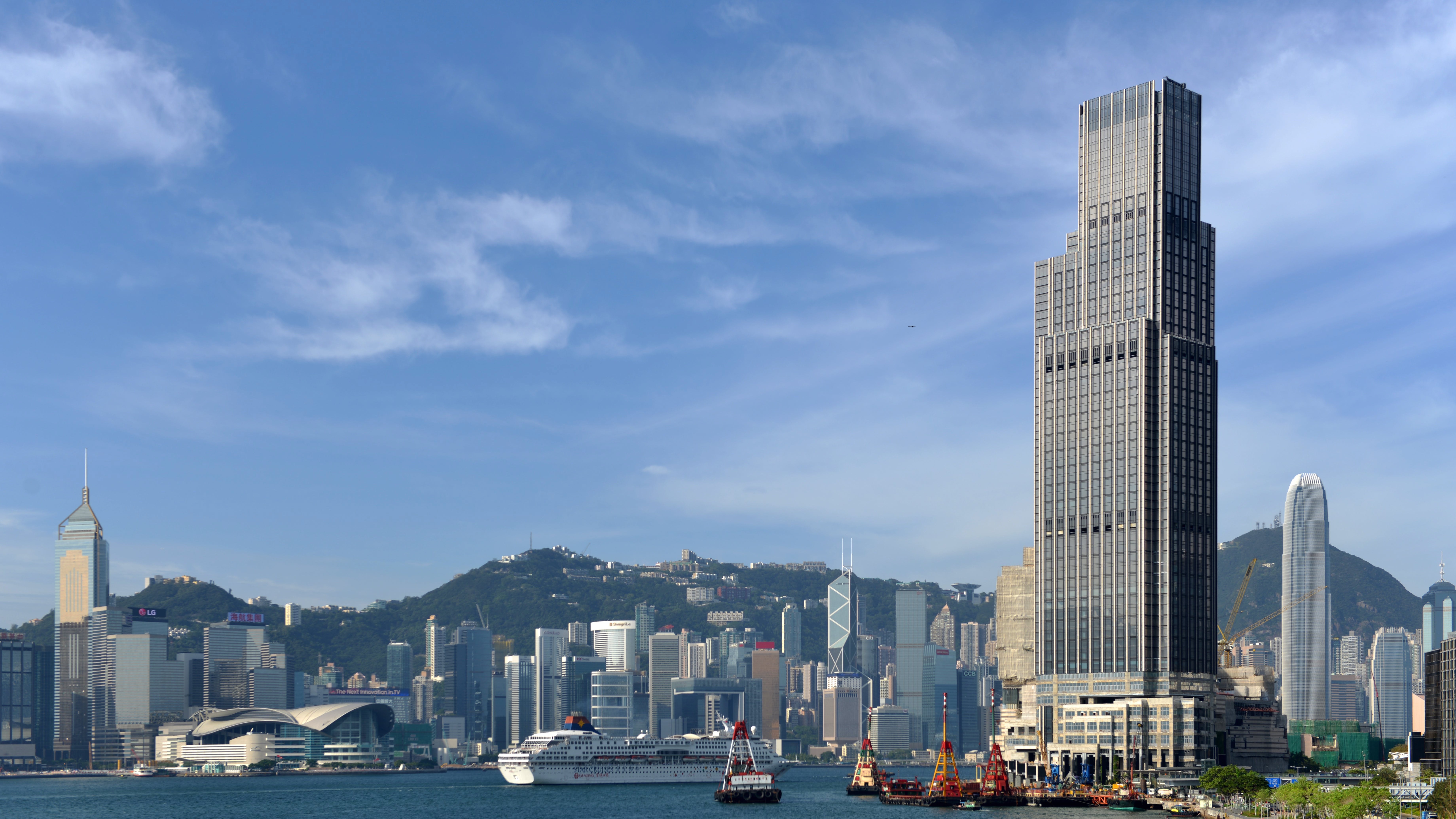 Rosewood Hong Kong, large boats and multiple buildings.