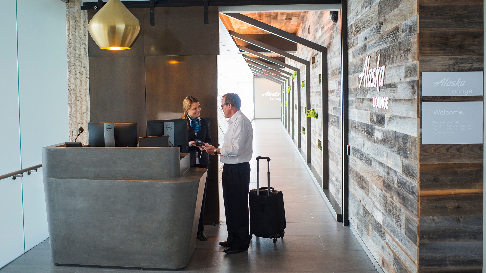 Airline review Airport experience - Alaska Airlines - 1