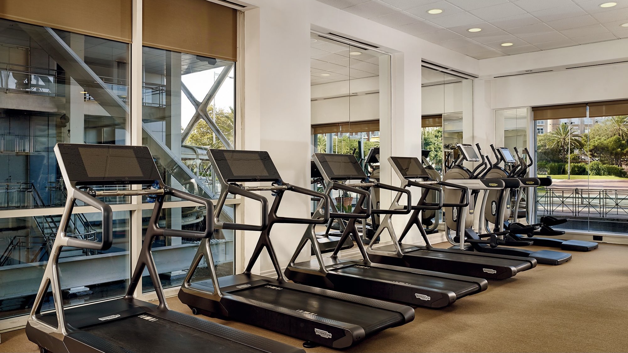 Hotel review Service & Facilities' - Hotel Arts Barcelona - 4